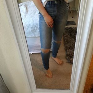 HOLLISTER RIPPED JEANS